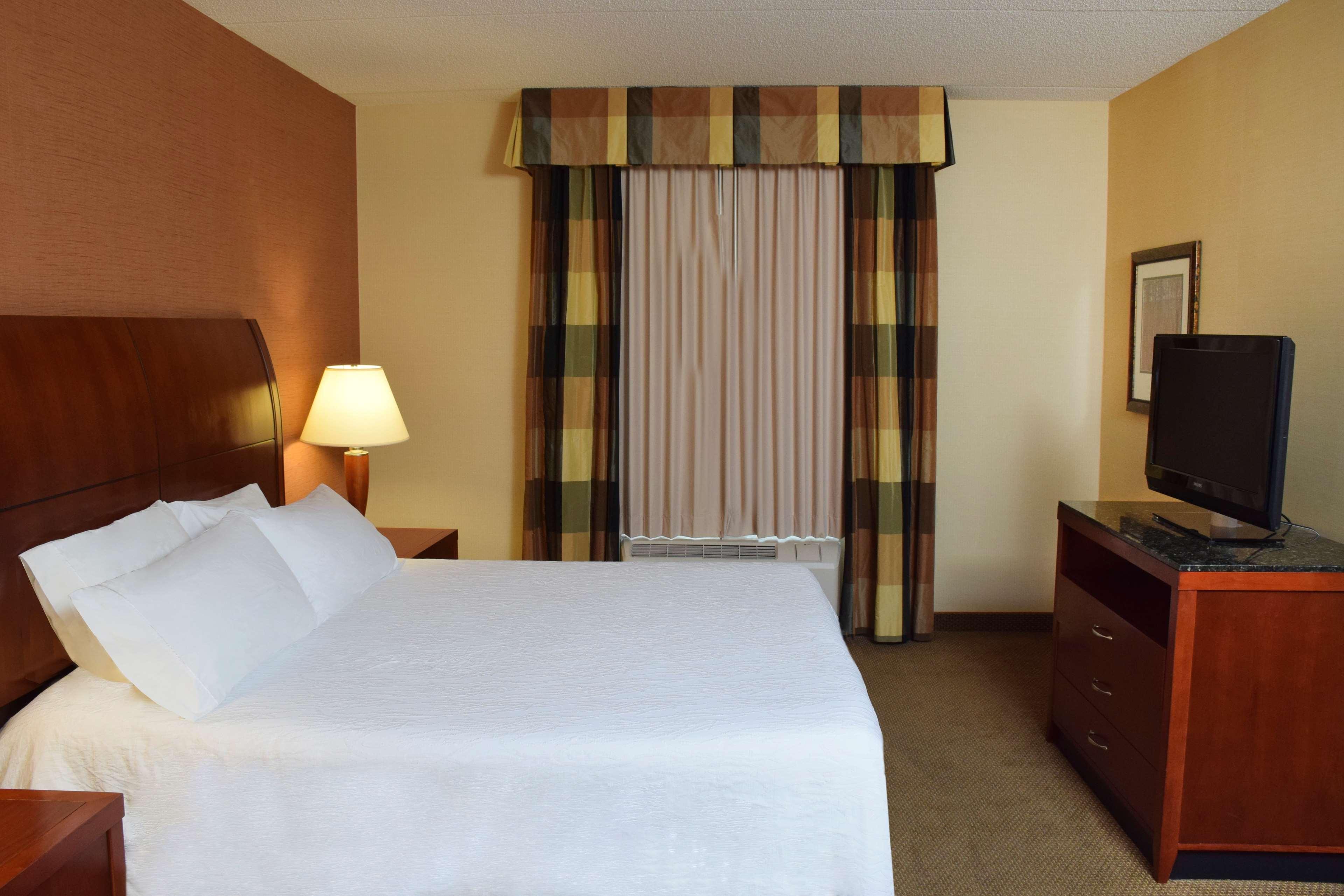 1 BEDROOM, SUITE, KING BED