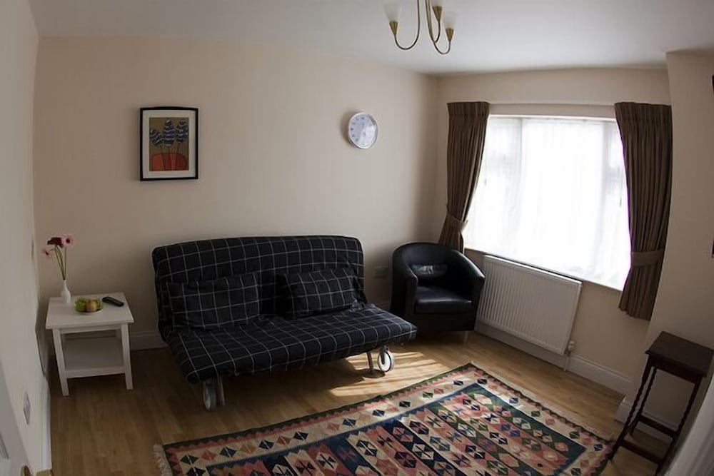 Brentwood Guest House Hotel 22/50
