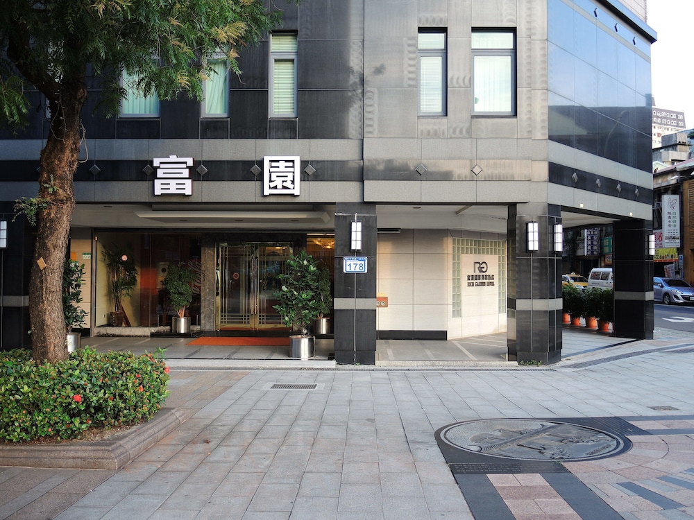 Rich Garden Hotel 59/68