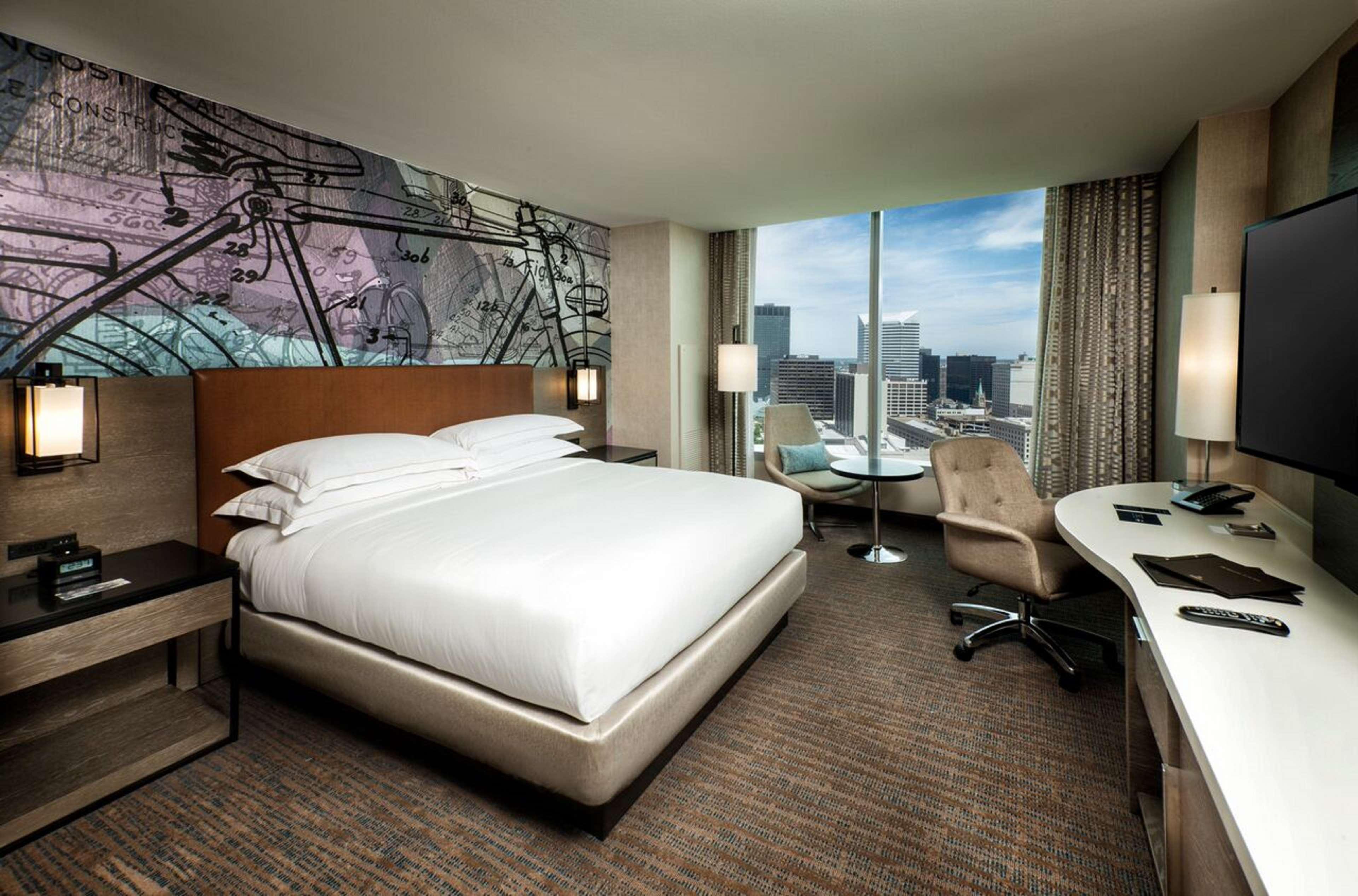Graffiti, Suite, King Bed