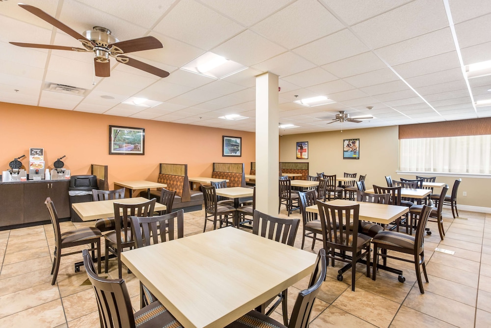 Red Lion Inn & Suites Branson 26/36