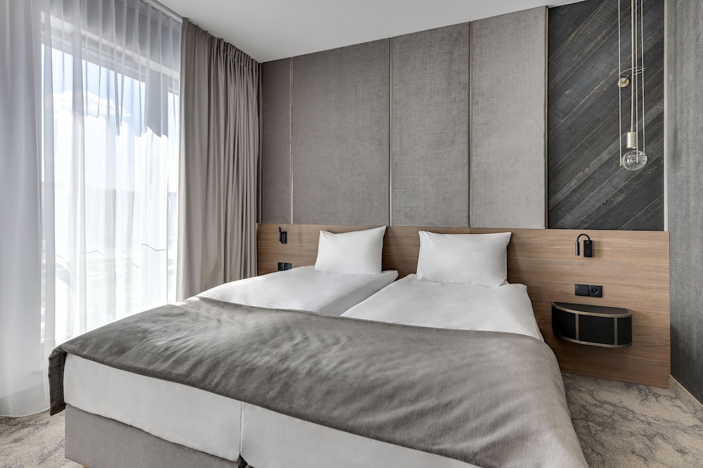 FAMILY, STUDIO, QUEEN BED, SOFA