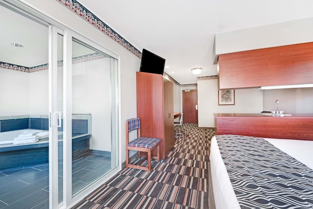 Microtel Inn & Suites by Wyndham Urbandale/Des Moines 6/47