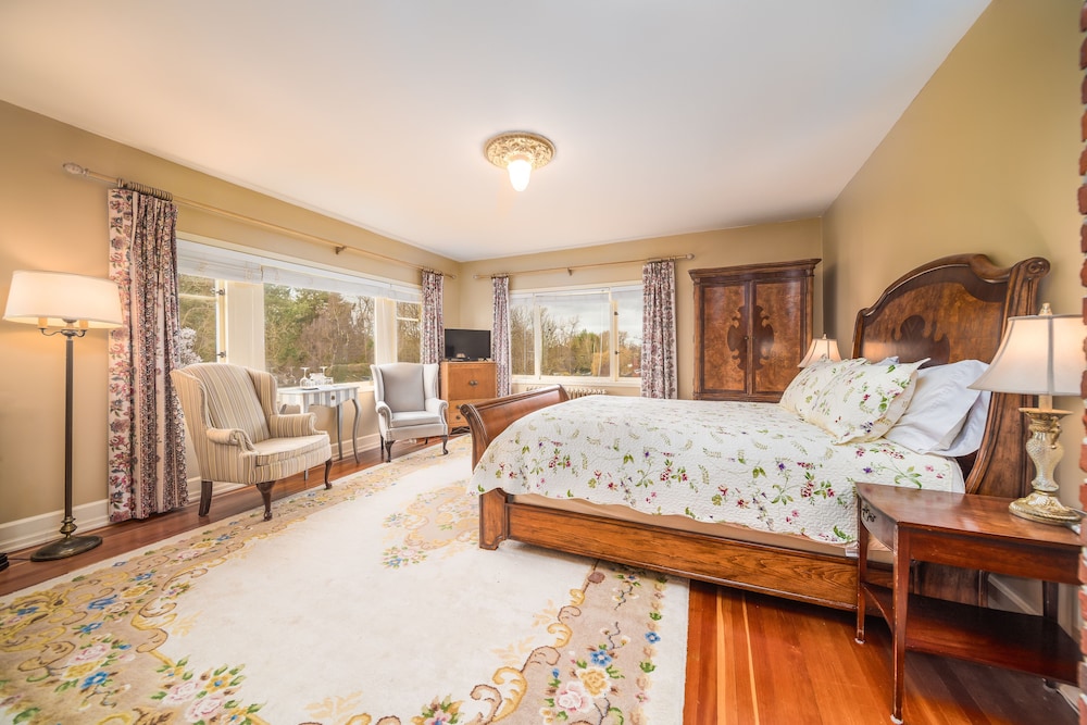 Dashwood Manor Seaside Bed & Breakfast 10/50