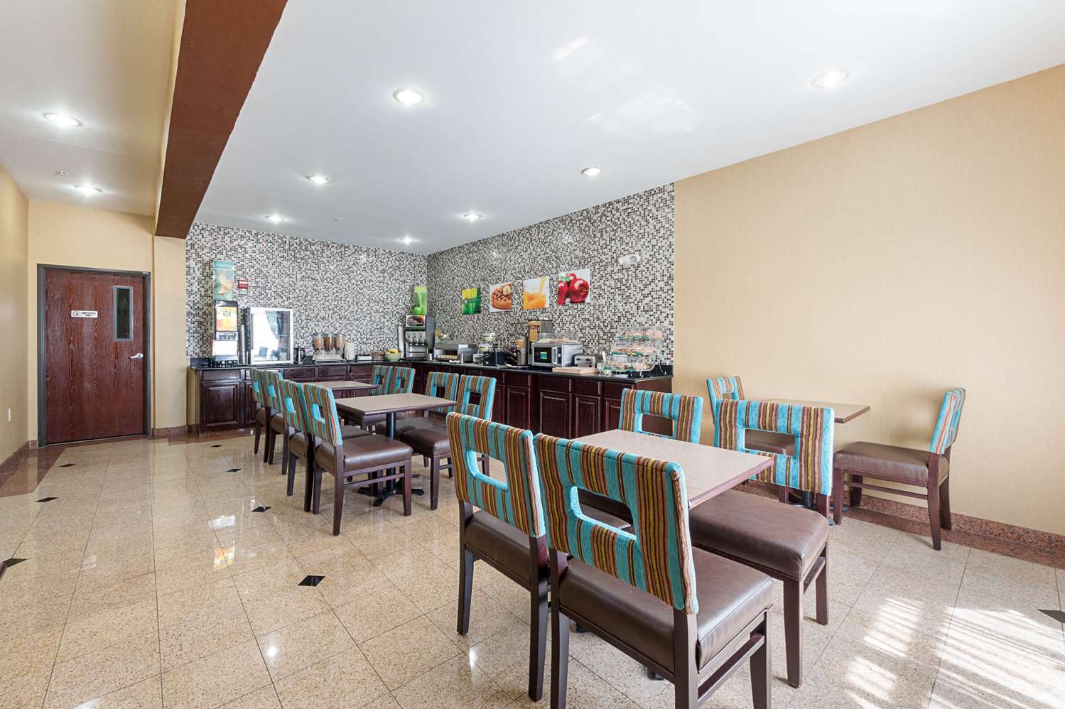 Quality Inn & Suites Buda, TX 13/21