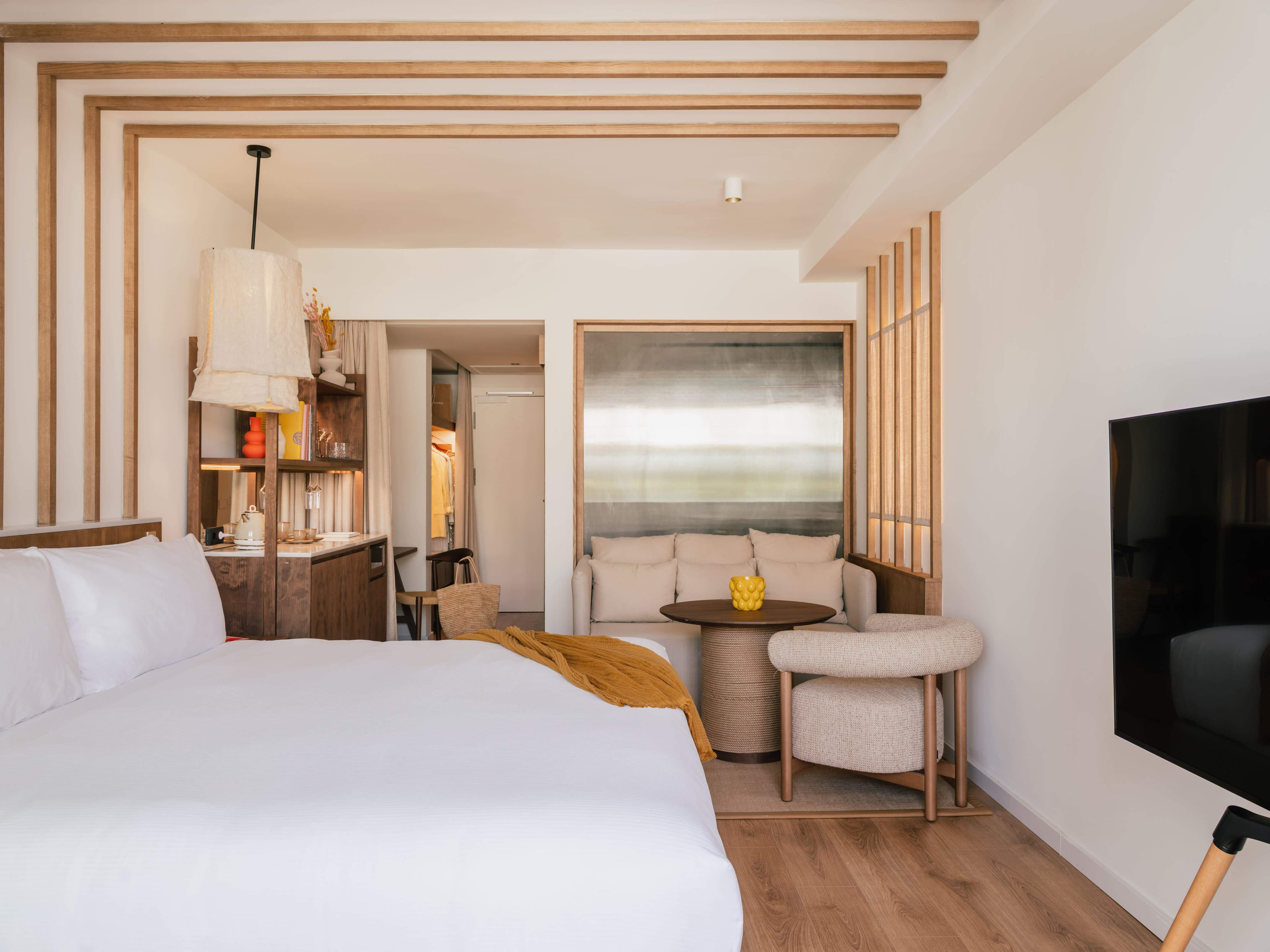 Extra Me, Junior Suite
