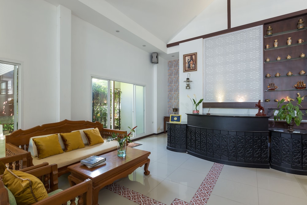 The Lantern Hostel Phuket 7/50