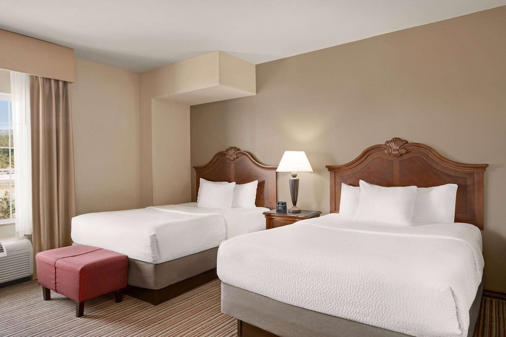 La Quinta Inn & Suites by Wyndham Trinidad 12/61