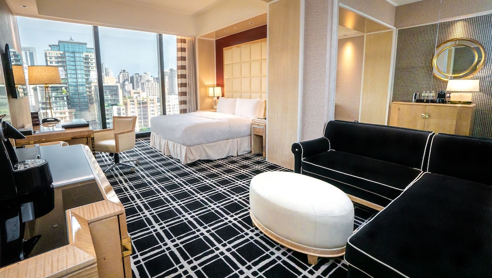 The Lin Hotel 37/61