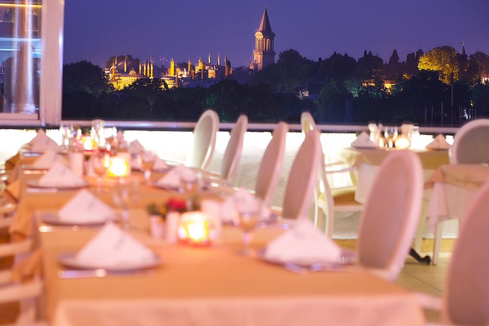 THE ISTANBUL HOTEL 42/50