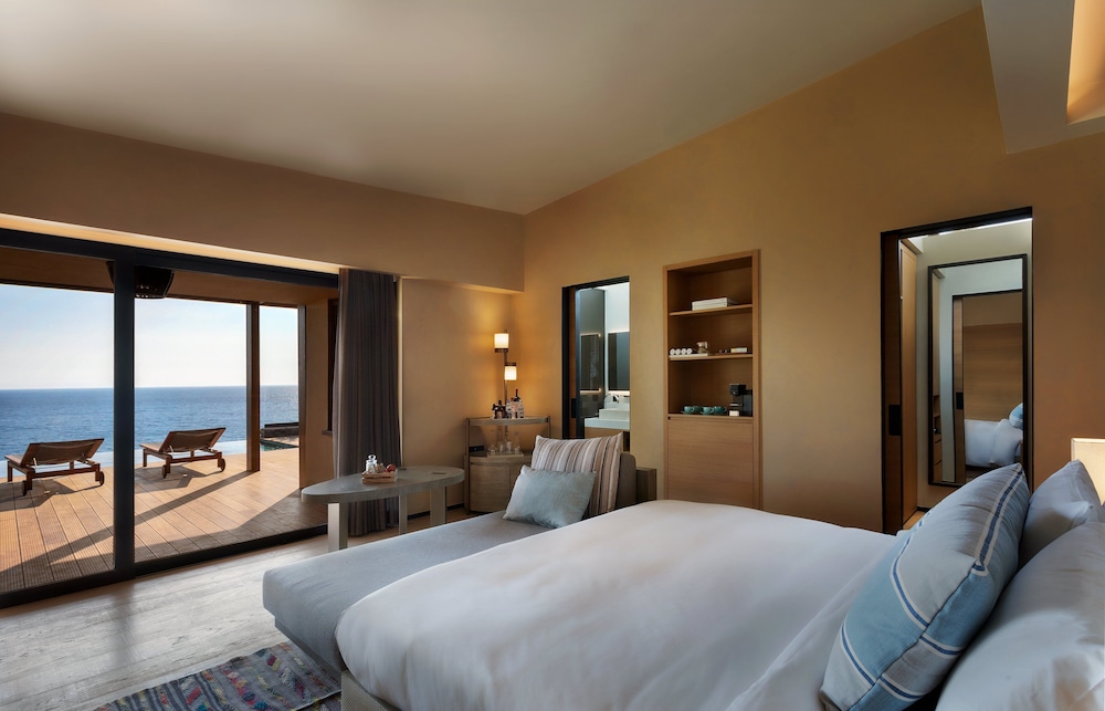 Ridge, King Bed, Pool and Sea View, Terrace