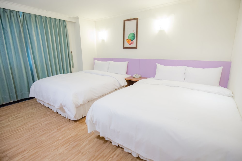 Apple Hotel 8/41