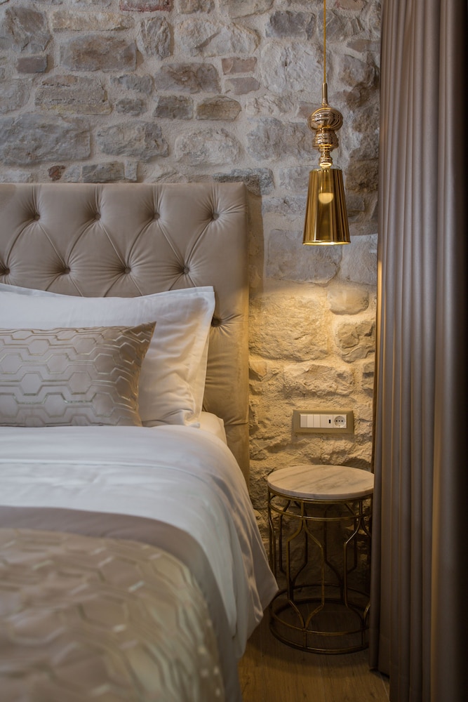 Le Premier Luxury Rooms 17/43