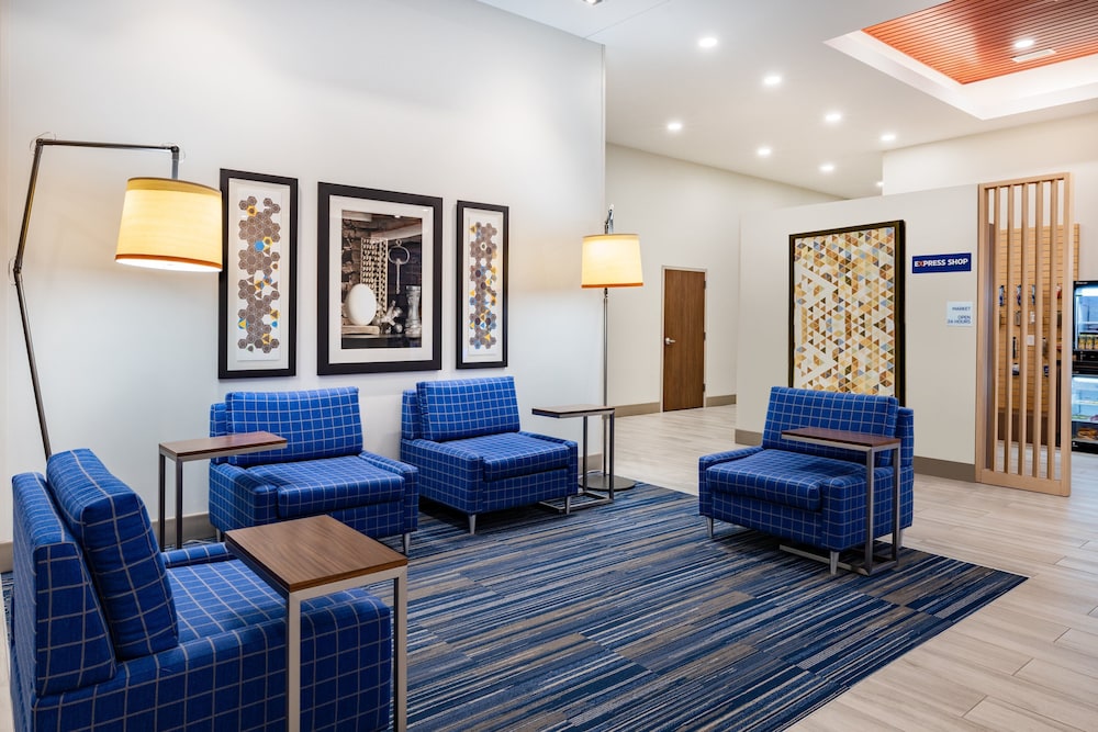 Holiday Inn Express & Suites Lincoln Downtown 46/55