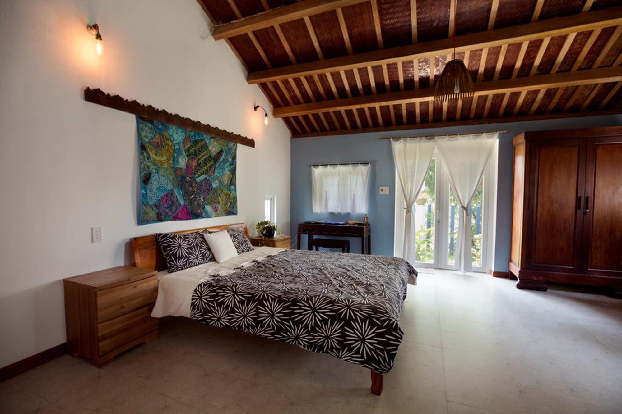 DELUXE, DOUBLE BED