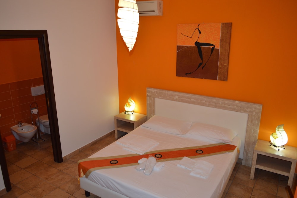 QUEEN BED