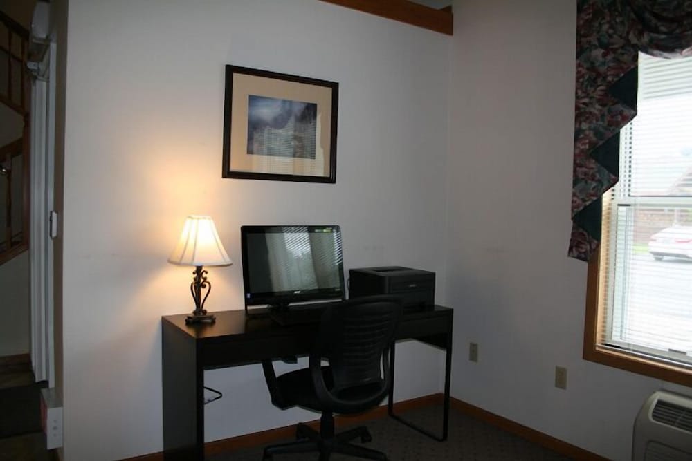 River Valley Inn & Suites 33/37