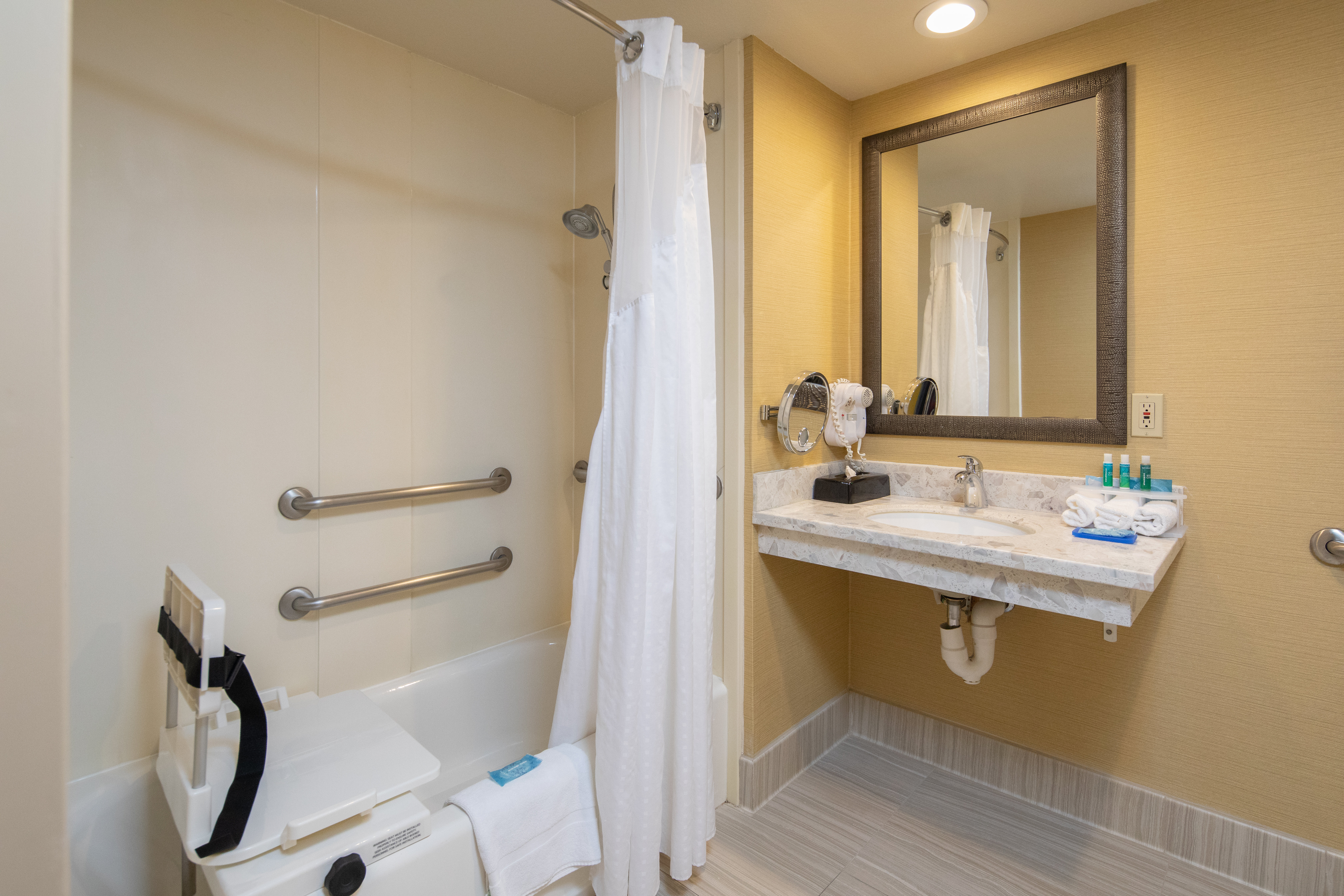 Holiday Inn Express Castro Valley 67/71
