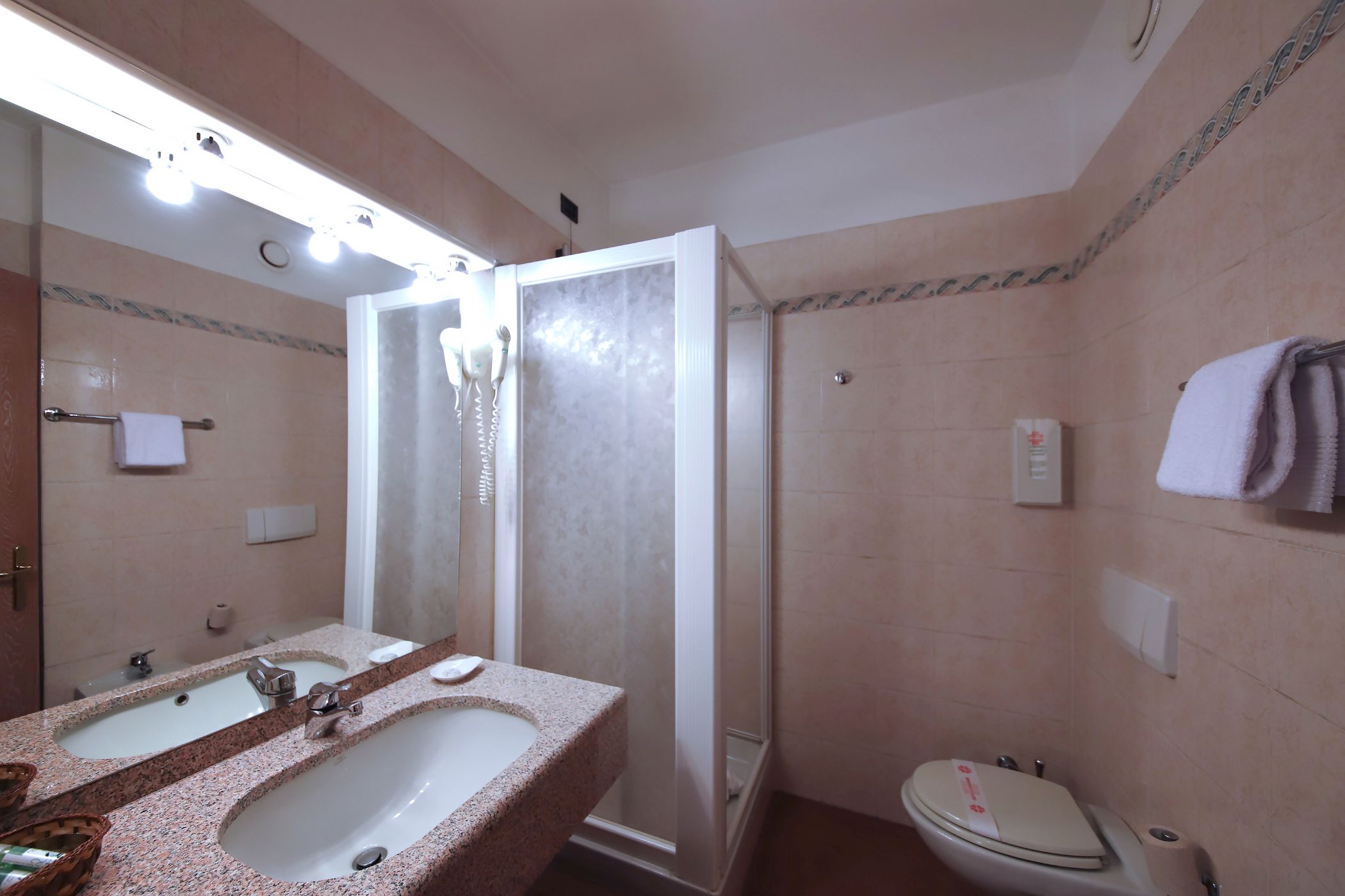 غرفة بريستيج بسرير مزدوج، Monica Hotel Fiera 3/3