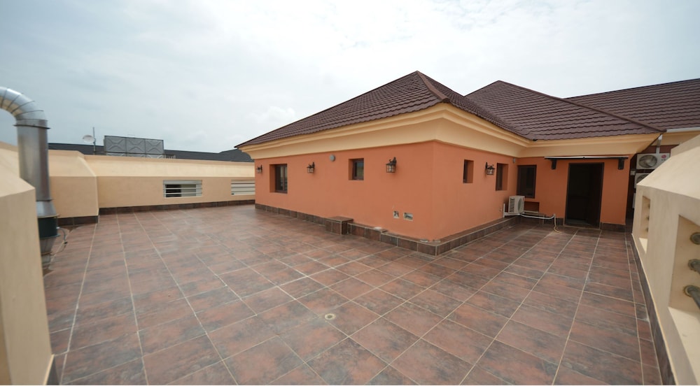 Alphaplus Apartments 3/50