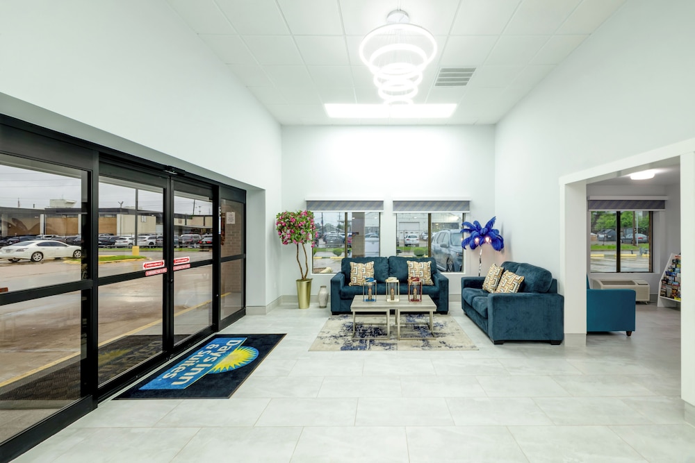 Days Inn & Suites by Wyndham Bossier City 27/50