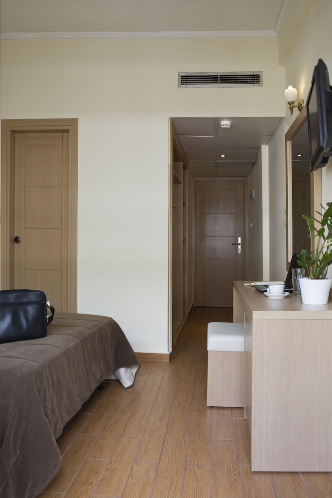 Parnon Hotel 36/45