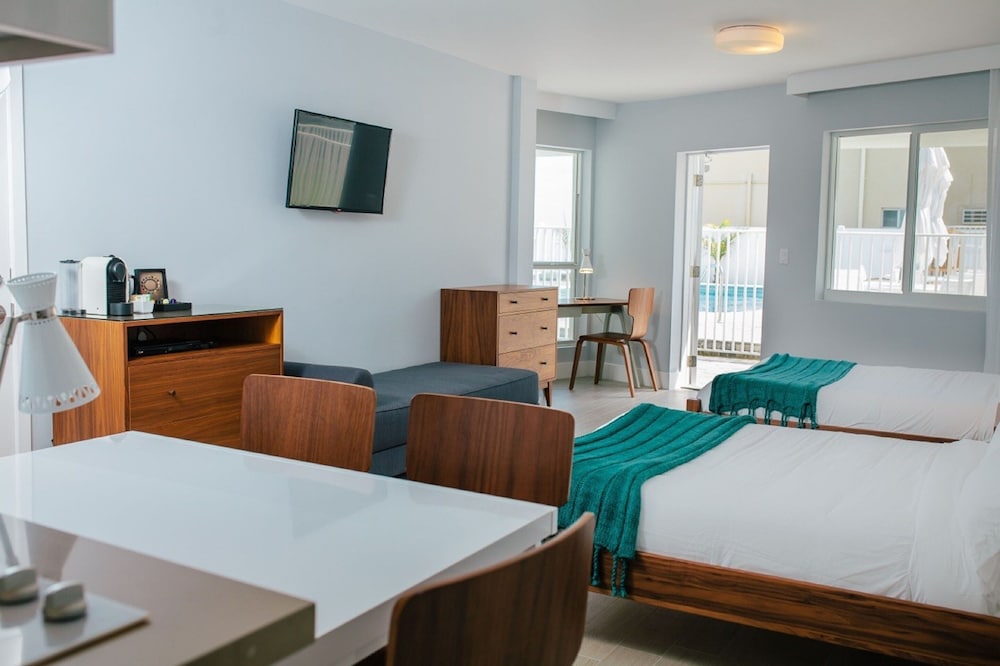 Tides Inn Hotel 12/39
