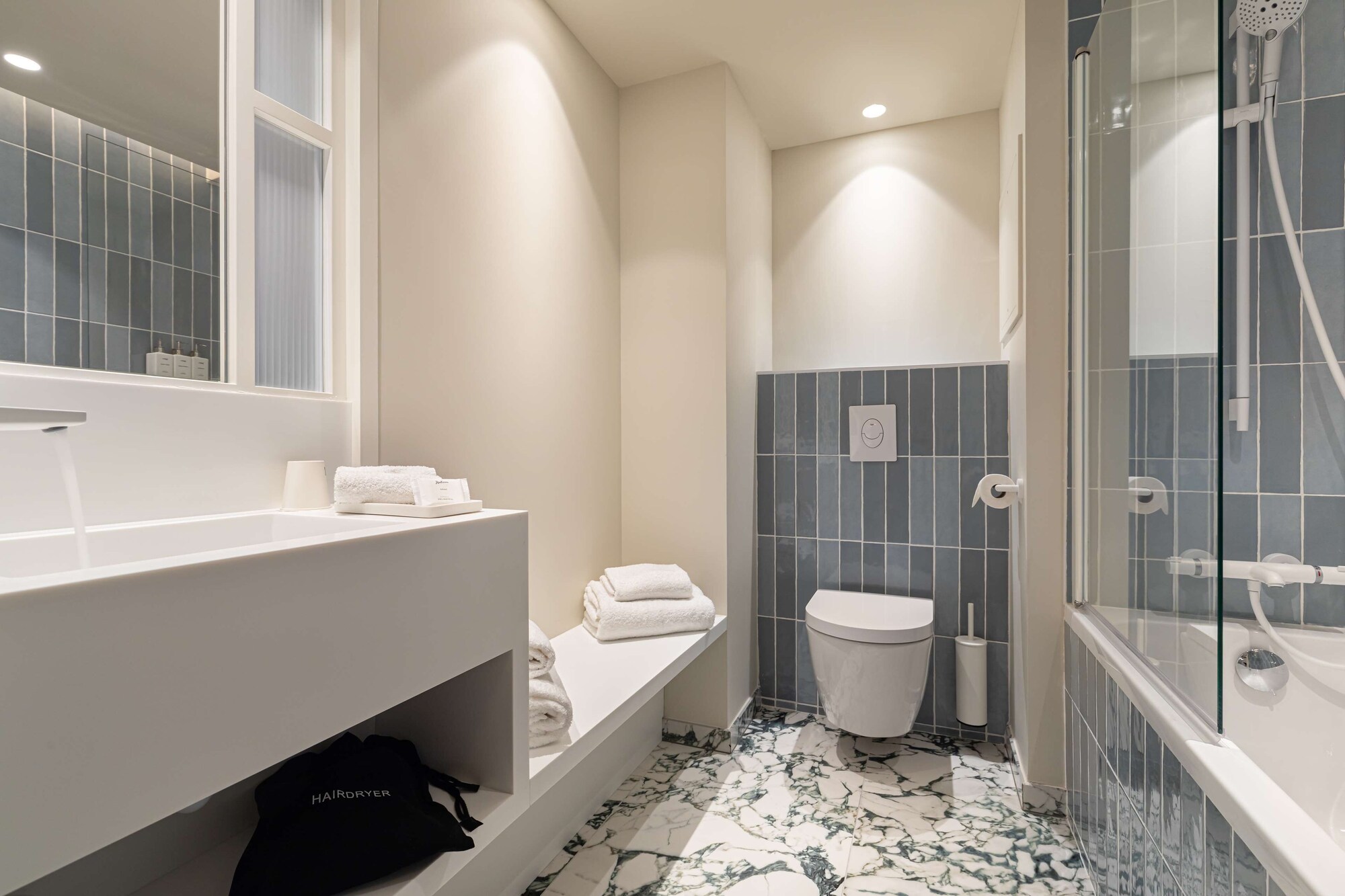 غرفة سوبيريور بسرير كوين، Hotel Yac Paris Clichy, a member of Radisson Individuals 8/9