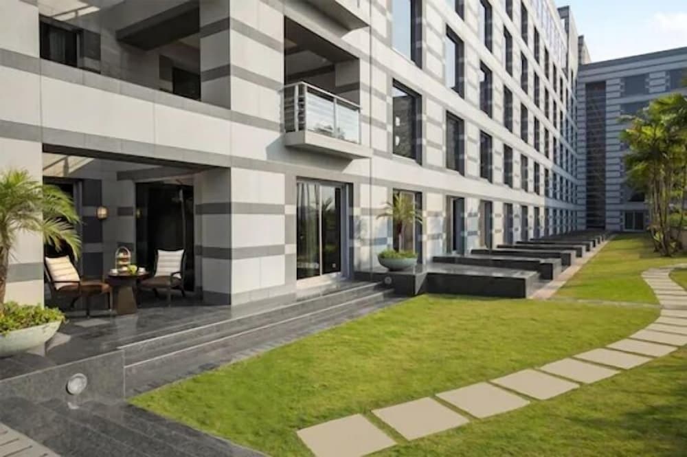 Grand Hyatt Mumbai Hotel and Residences 68/75