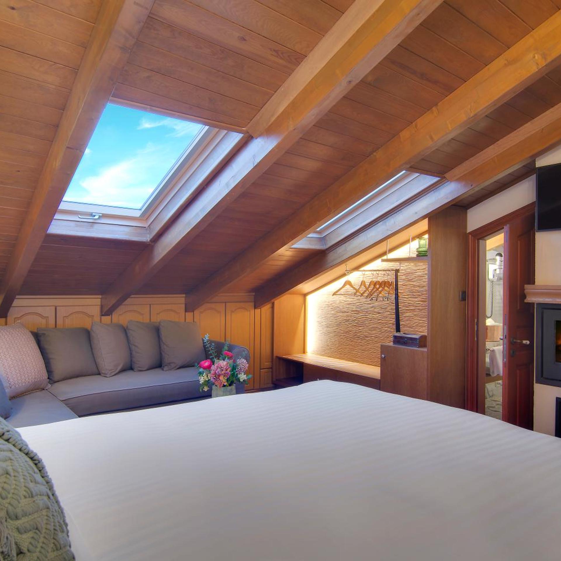 Superior, Attic