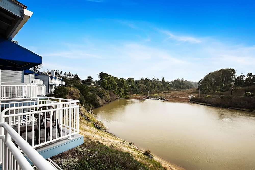 The Beach House Inn 22/28