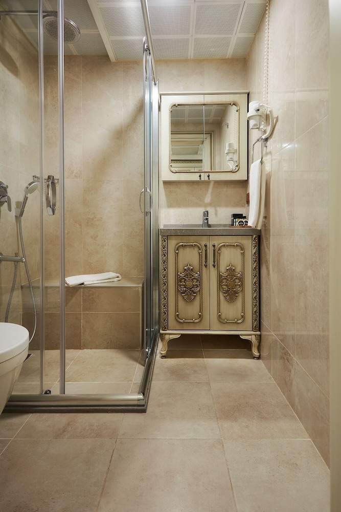 CZN Burak Hotel 43/74