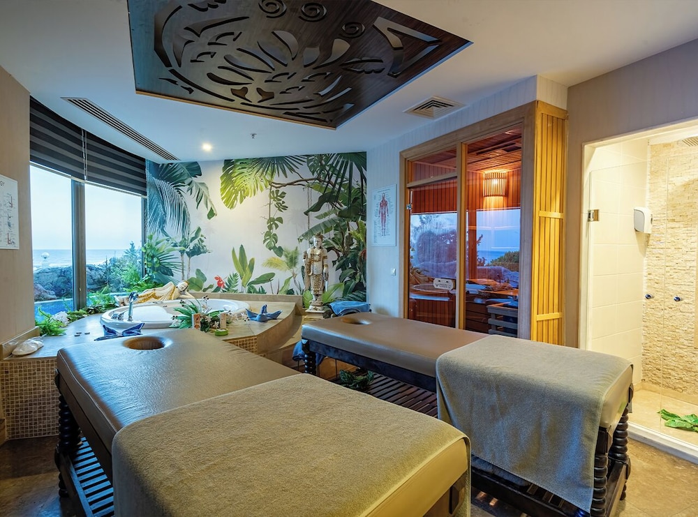 Sunrise Queen Resort 33/50