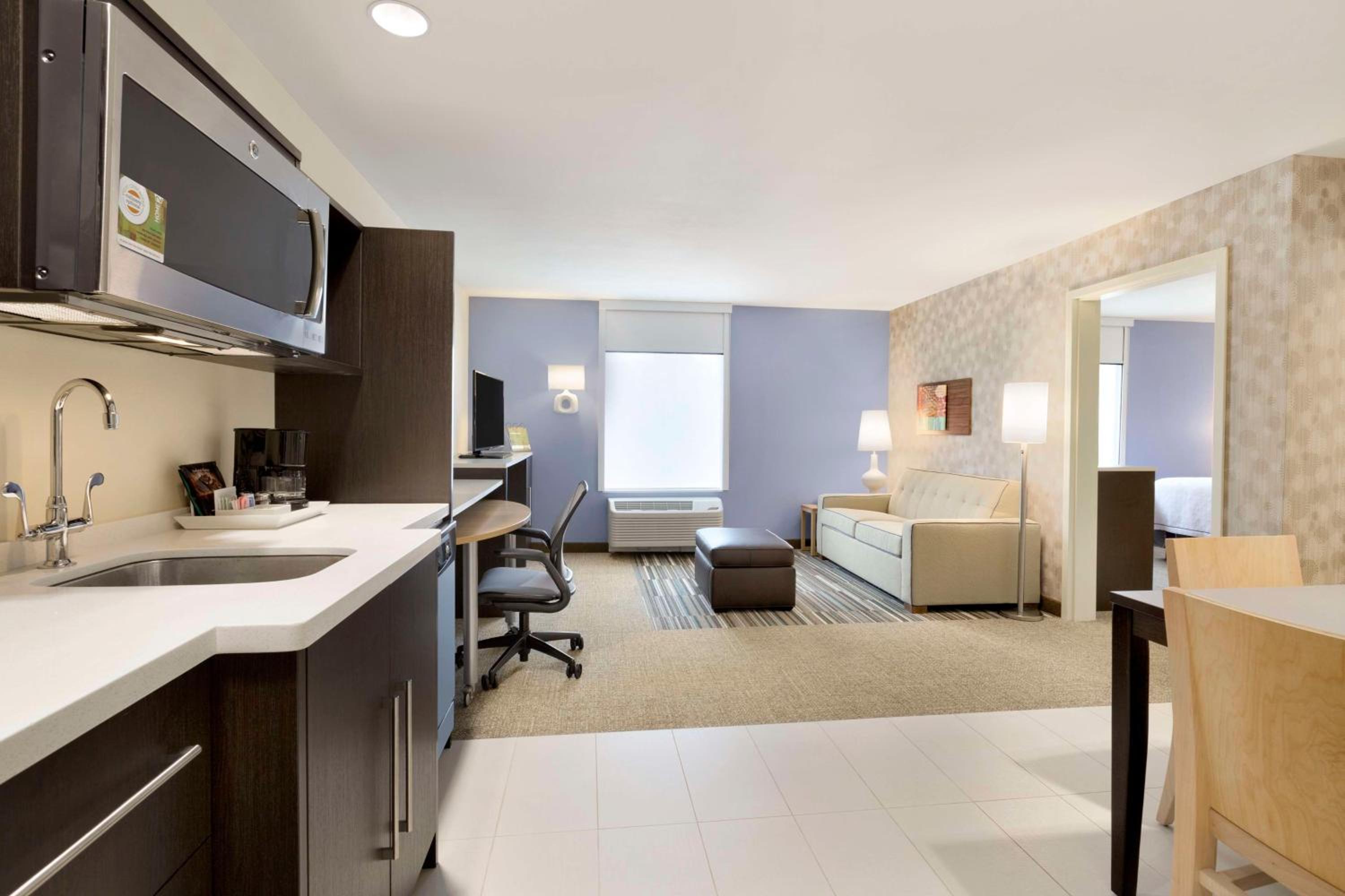1 BEDROOM, SUITE, KING BED