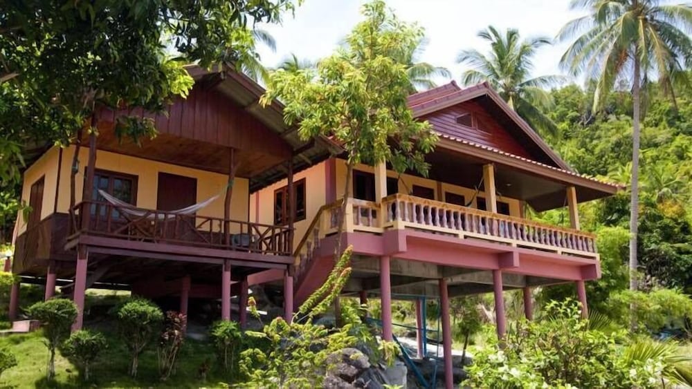 J.B Hut Bungalow 8/59