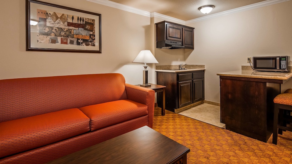 Lompoc Valley Inn and Suites 22/33