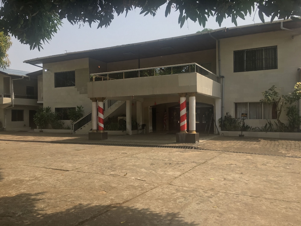 Embassy Suites Hotels & Restaurant 18/20