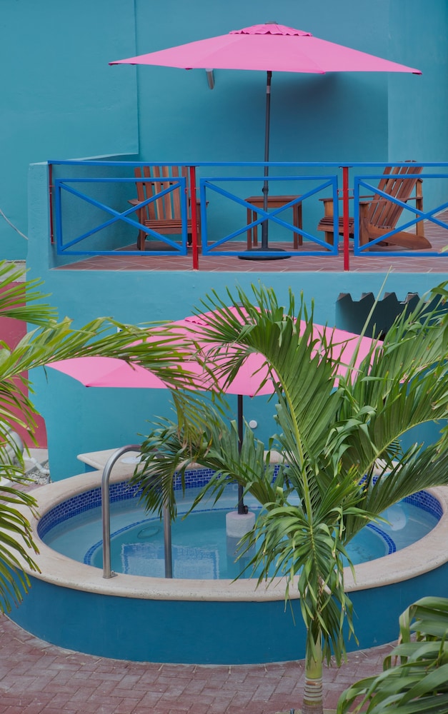 The Ritz Hostel 60/77