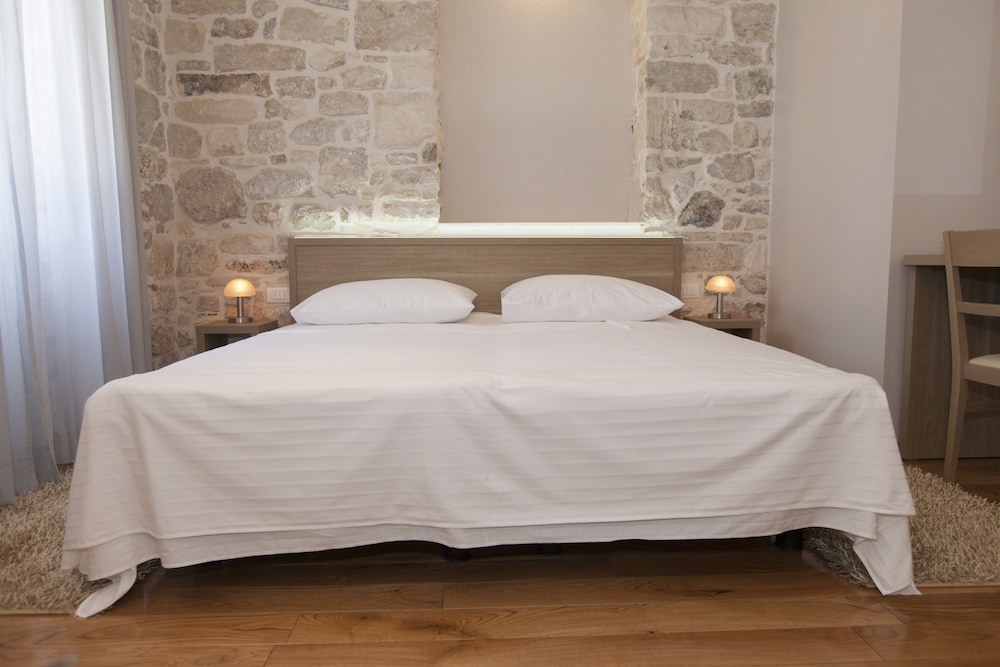 Tifani Luxury Rooms 32/50