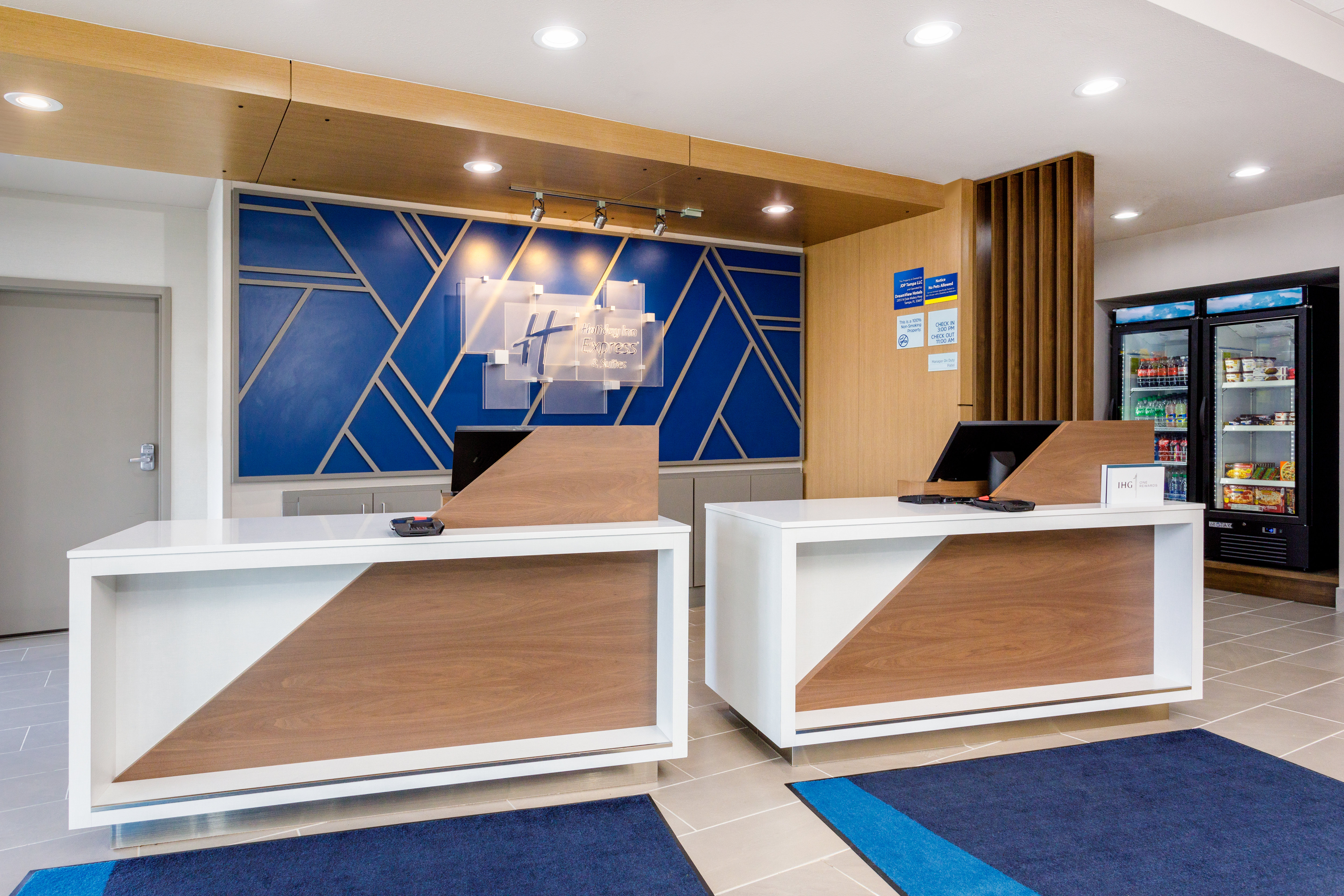 Holiday Inn Express & Suites Tampa Stadium Airport Area 4/36