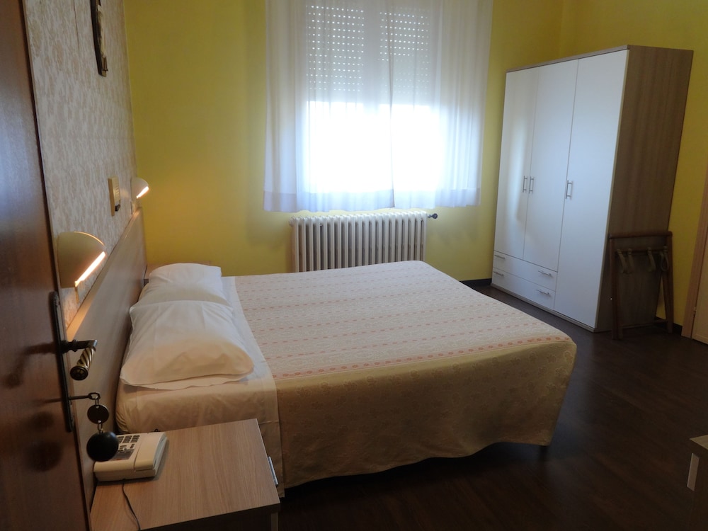 Hotel Saturno 9/30