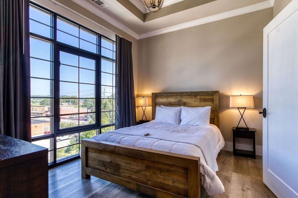 New Hotel Collection Smoky Mountains 12/50