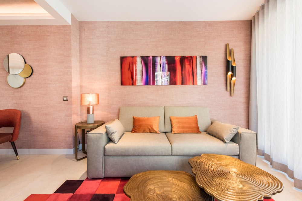 The Garden Suites 20/42