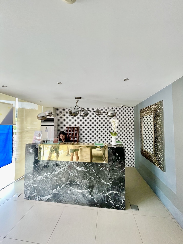 Azure Urban Resort By Adam's Crib 7/50