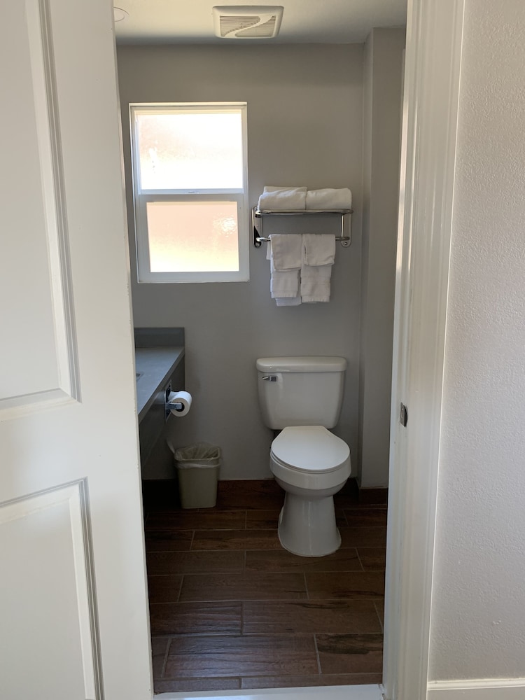BestWay Inn Paso Robles 28/29