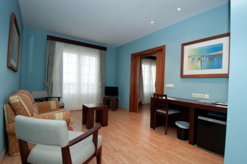 Hotel Santiago Leon 38/50