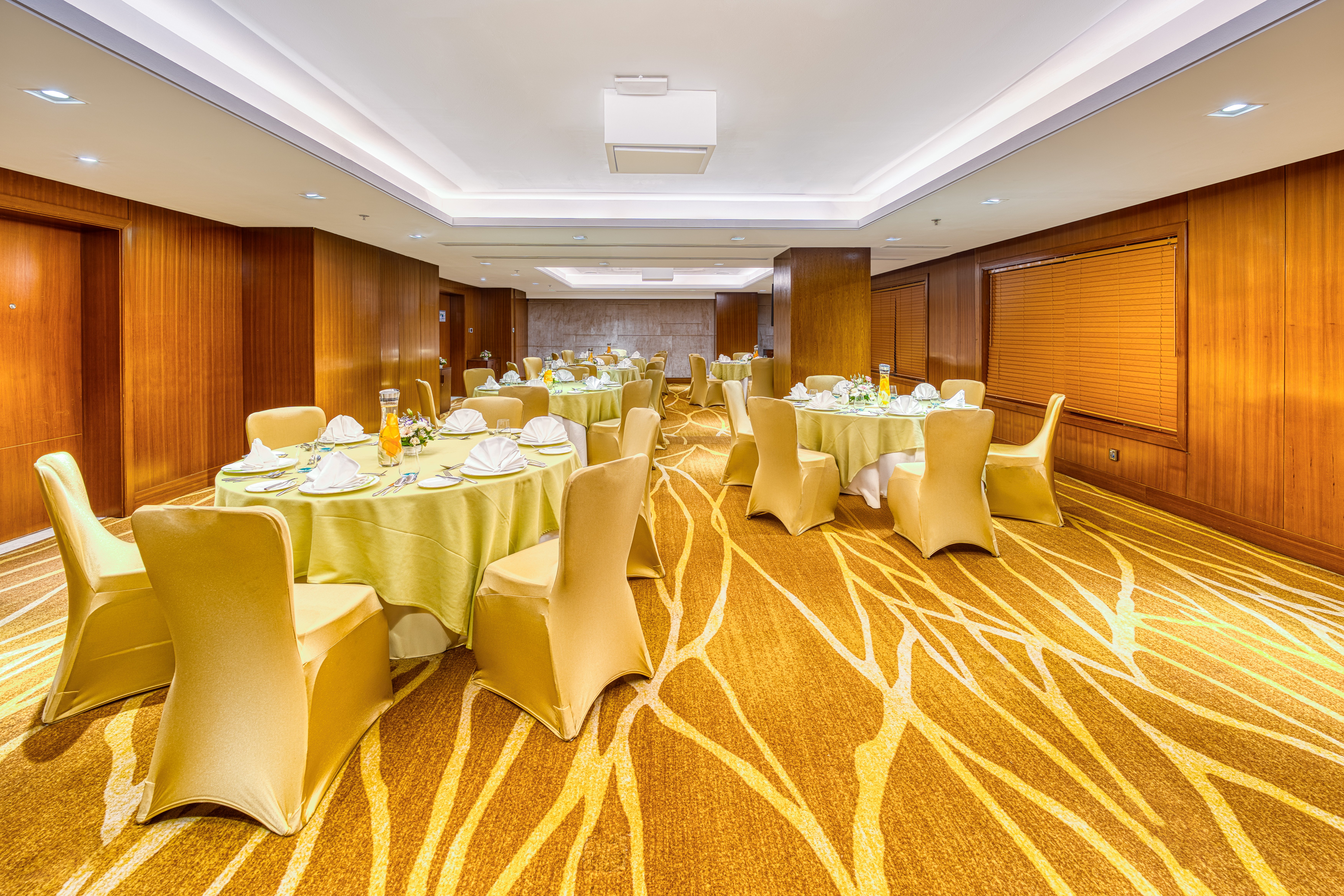 Holiday Inn Dhaka City Centre 41/48