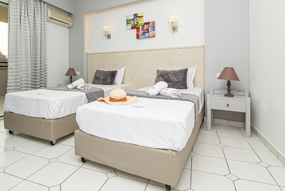 Studio, Twin Beds