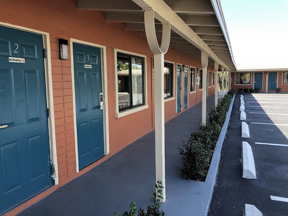 Ocala Cove Motel 8/41