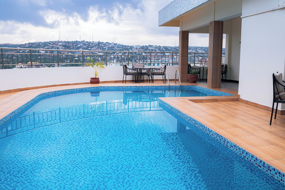 Gold Crest Hotel 33/49